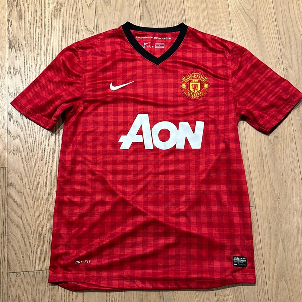 Authentic Manchester United Jersey 
Size: Medium 
Great Condition